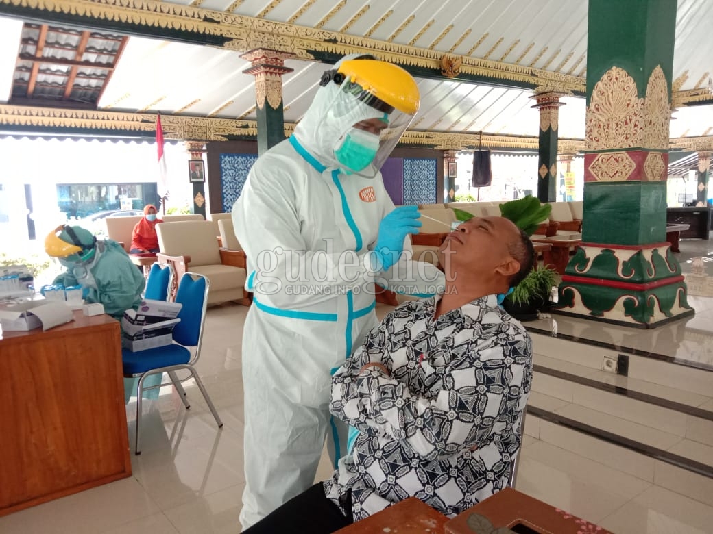 Bupati Sleman Positif Covid-19, Pemkab Tes Swab Antigen Pegawai dan Wartawan Bupati Sleman Positif Covid-19, Pemkab Tes Swab Antigen Pegawai dan Wartawan