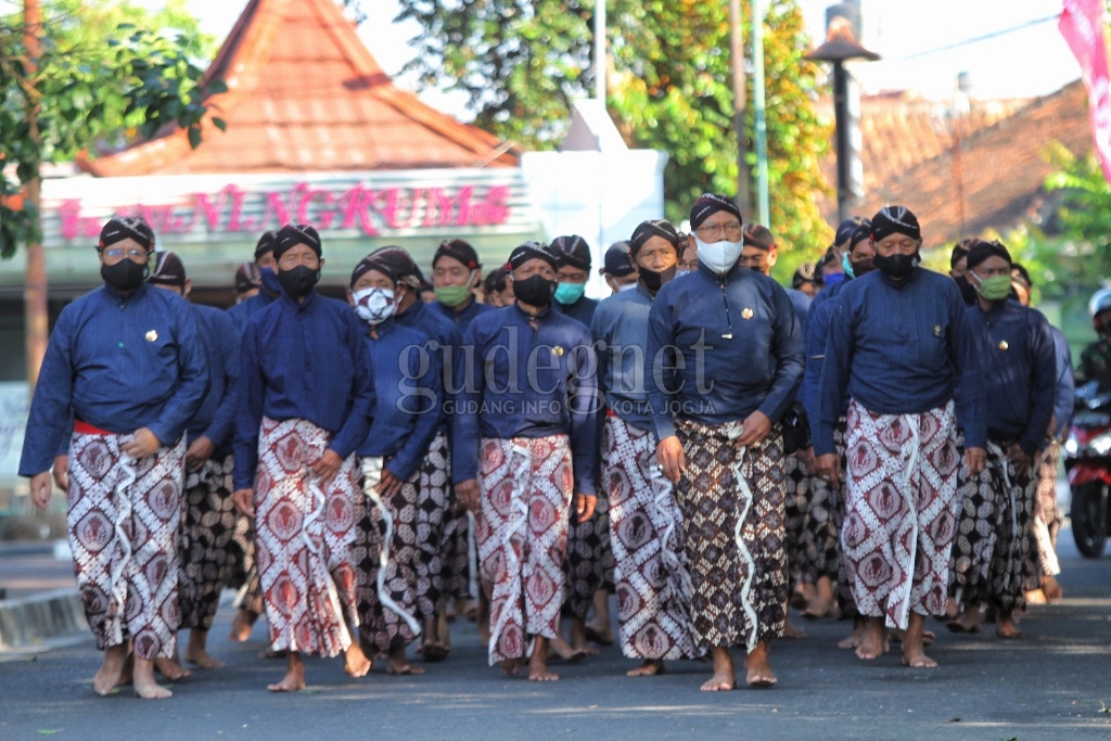 MB. Brongtomadyo, Jadi Abdi Dalem Itu Pengabdian, Bukan Lowongan Pekerjaan MB. Brongtomadyo, Jadi Abdi Dalem Itu Pengabdian, Bukan Lowongan Pekerjaan