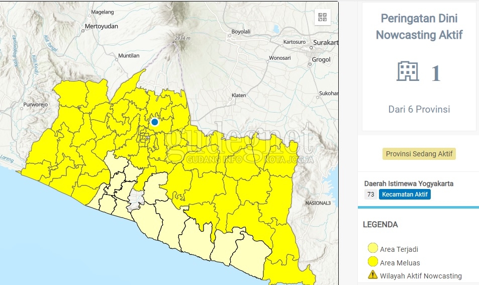 Peringatan Dini BMKG: Hujan Lebat dengan Petir dan Angin Kencang Peringatan Dini BMKG: Hujan Lebat dengan Petir dan Angin Kencang