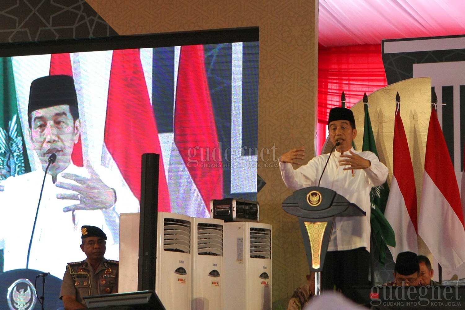 Jokowi Direncanakan Hadiri Vaksinasi Massal DIY Jokowi Direncanakan Hadiri Vaksinasi Massal DIY