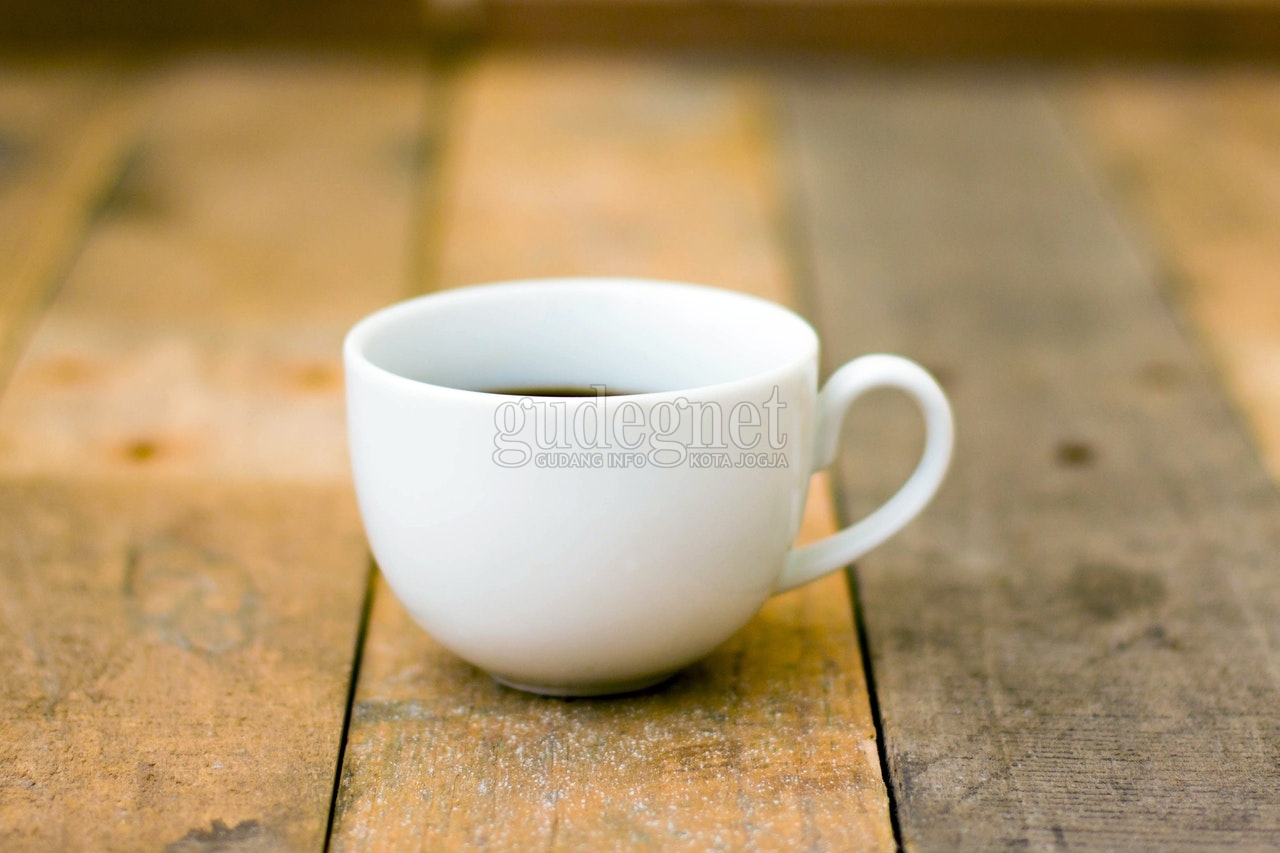 Tips Membersihkan Noda Kopi dan Teh di Cangkir Tips Membersihkan Noda Kopi dan Teh di Cangkir