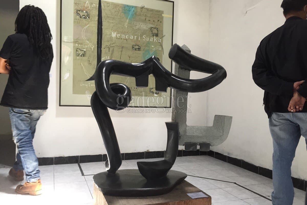 Pameran 'Hidup 1' Suguhkan Karya Lukis dan Patung Pameran 'Hidup 1' Suguhkan Karya Lukis dan Patung