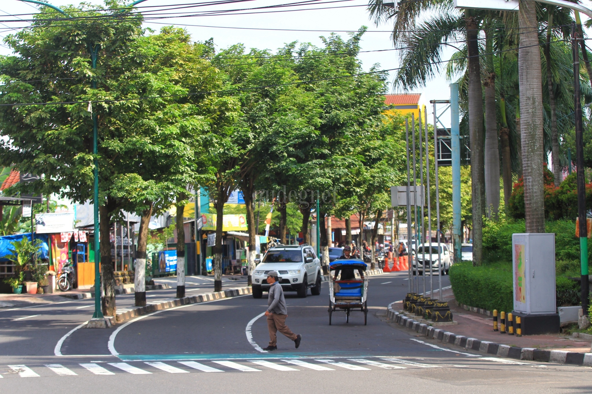 Pembatas Jalan Suryotomo dan Pasar Kembang Akan Dibongkar Pembatas Jalan Suryotomo dan Pasar Kembang Akan Dibongkar