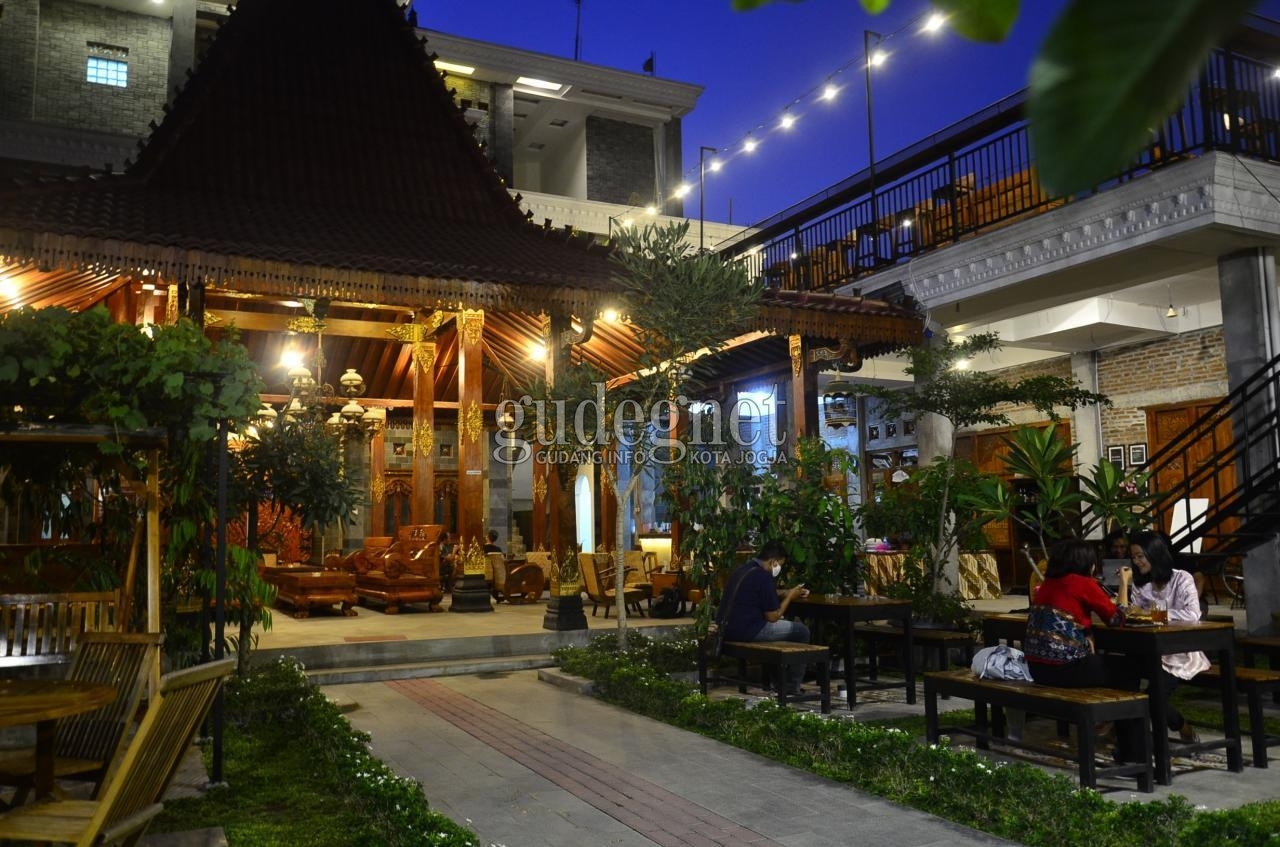 Lima Resto dan Kafe ini Punya Suasana Tradisional Lima Resto dan Kafe ini Punya Suasana Tradisional