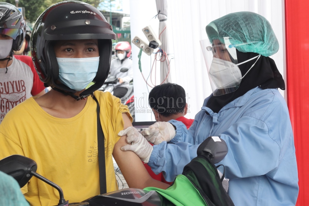 Pertama di Yogya, Vaksin Drive Thru di Prambanan Pertama di Yogya, Vaksin Drive Thru di Prambanan
