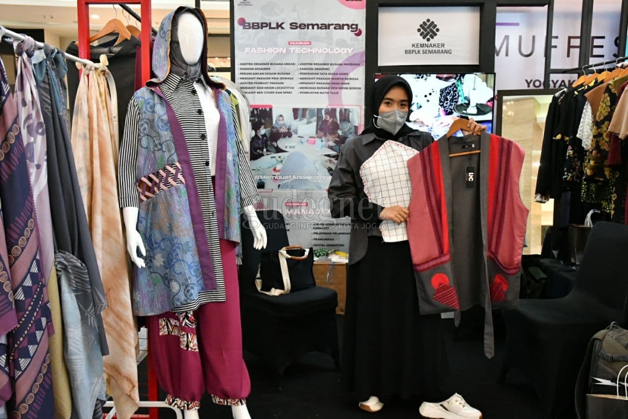 Tips Padu Padan Baju Muslim Casual ala Vika ''Baevicca'' Vilanti Tips Padu Padan Baju Muslim Casual ala Vika ''Baevicca'' Vilanti