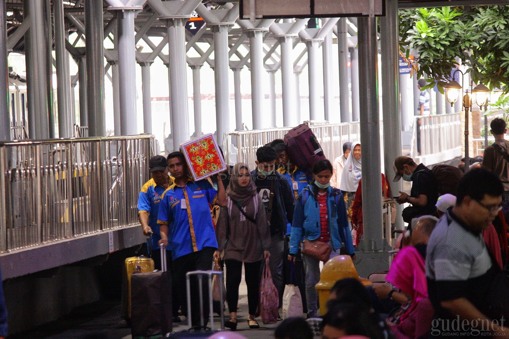 Ahli Epidemiologi: Mobilitas Mudik Lokal Bisa Tingkatkan Kasus Covid-19 Ahli Epidemiologi: Mobilitas Mudik Lokal Bisa Tingkatkan Kasus Covid-19