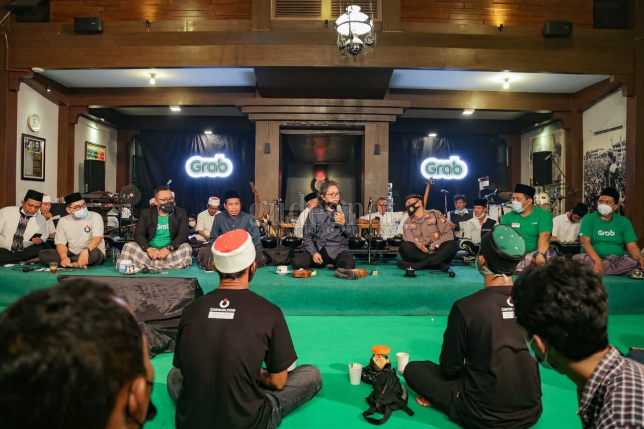 Sinau Bareng Cak Nun Edisi Spesial Mitra Grab, Ajak Ikhtiar Bareng di Masa Sulit Sinau Bareng Cak Nun Edisi Spesial Mitra Grab, Ajak Ikhtiar Bareng di Masa Sulit