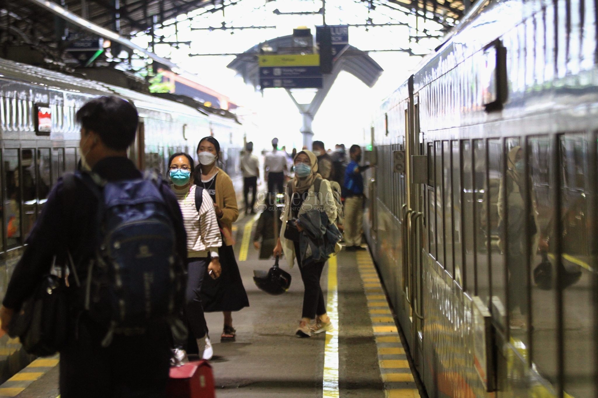 Pemudik Memadati Stasiun Tugu Yogyakarta Pemudik Memadati Stasiun Tugu Yogyakarta