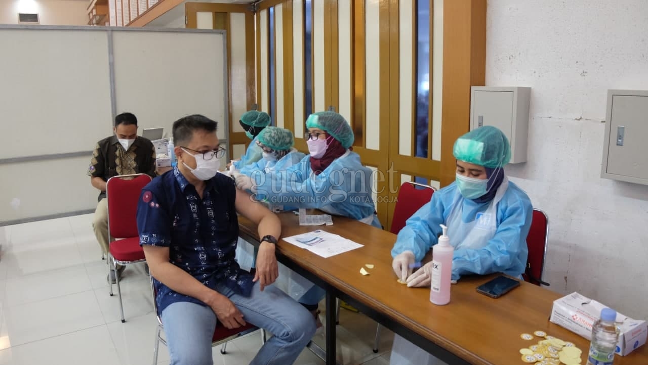 UAJY Bersama 4 Perguruan Tinggi Lain Gelar Vaksinasi Massal Tahap II UAJY Bersama 4 Perguruan Tinggi Lain Gelar Vaksinasi Massal Tahap II