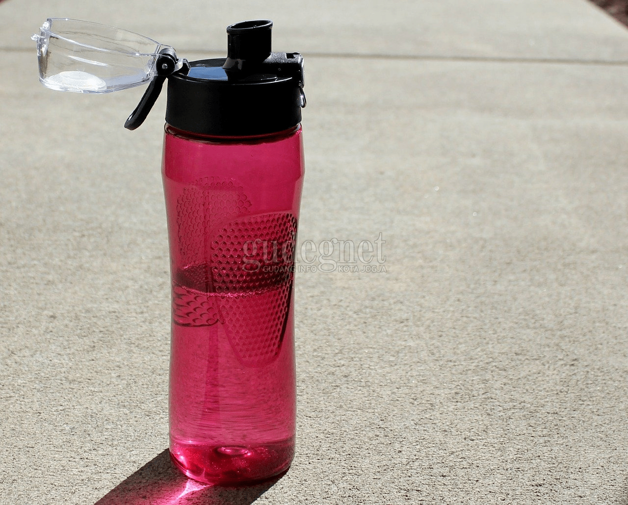 Tips Menghilangkan Bau Tak Sedap pada Botol Minum Tips Menghilangkan Bau Tak Sedap pada Botol Minum