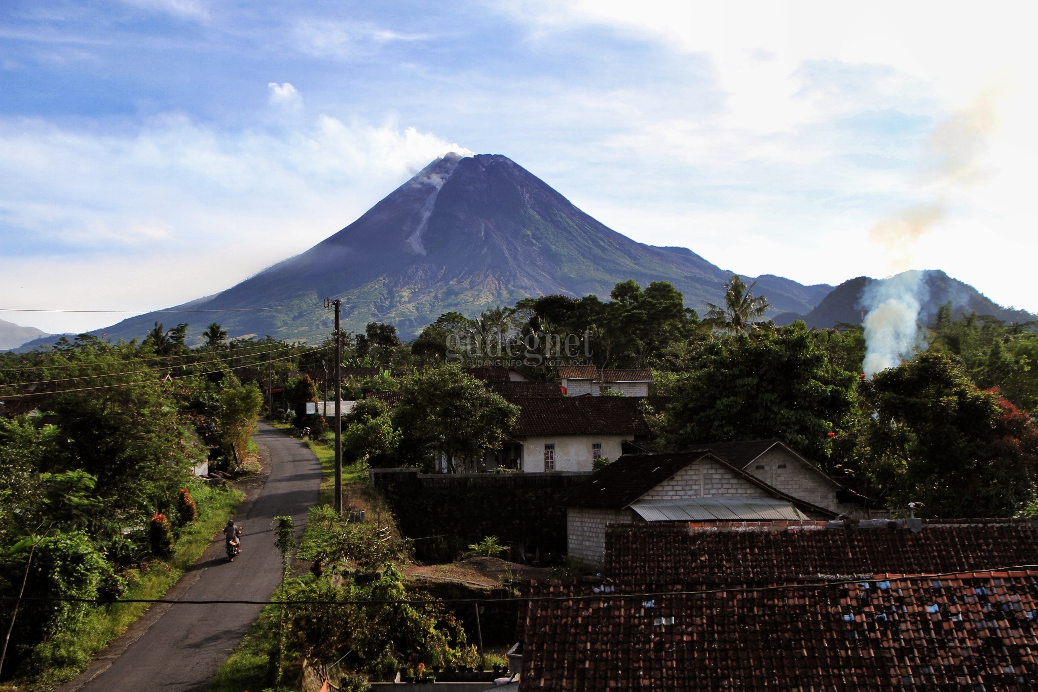 Merapi Luncurkan Tiga Kali Awan Panas, BPPTKG: Ini Normal dan Wajar Merapi Luncurkan Tiga Kali Awan Panas, BPPTKG: Ini Normal dan Wajar