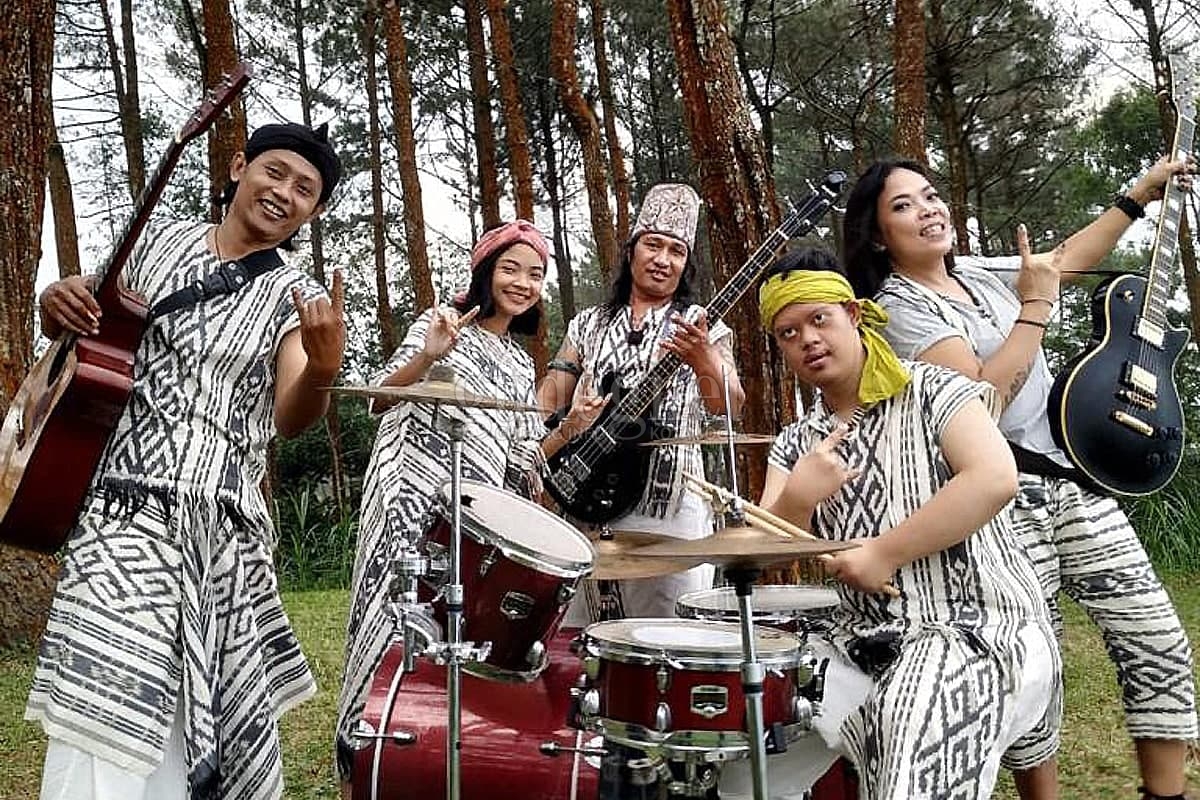 Tanah & Friends Bermusik Tanpa Batas Tanah & Friends Bermusik Tanpa Batas