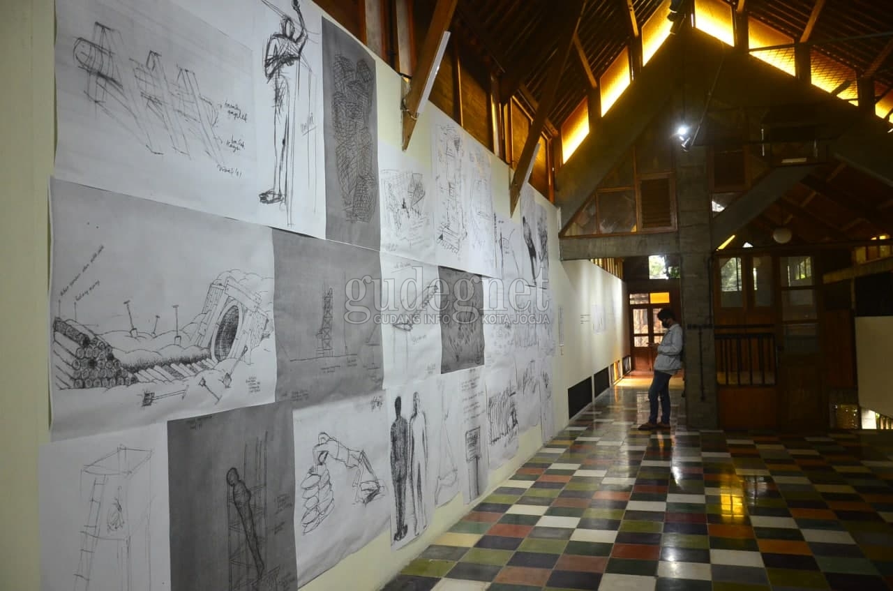 Pameran 'Teks Garis Bentuk' Suguhkan Karya Sketsa dan Drawing Pameran 'Teks Garis Bentuk' Suguhkan Karya Sketsa dan Drawing