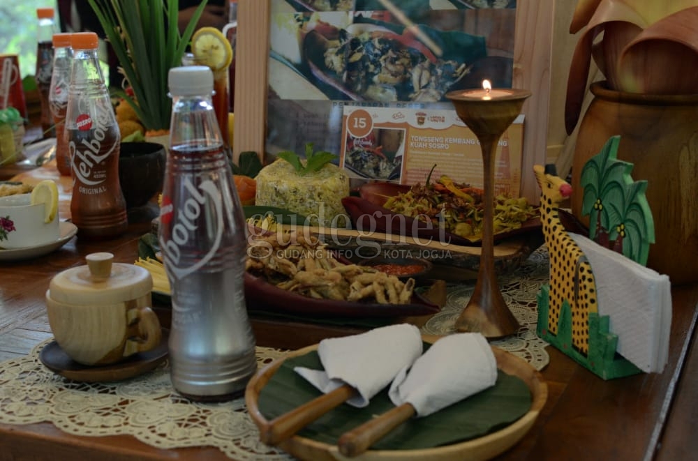 Srini Singkirkan 101 Kompetitor dengan Kreasi Hidangan &lsquo;Tongseng Kembang Gedhang Kuah Sosro&rsquo;