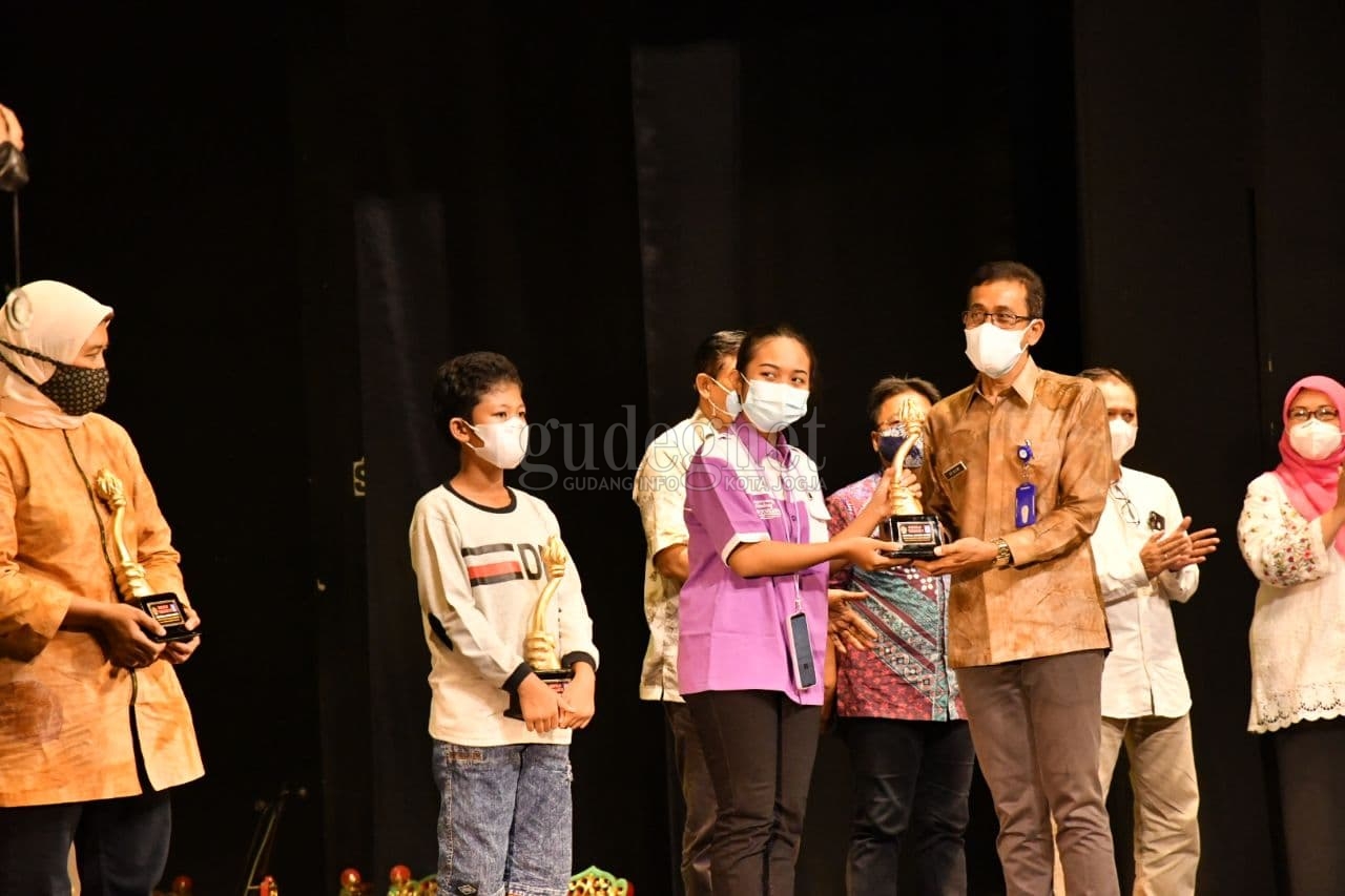 Kapanewon Mlati Sabet Penyaji Terbaik di Festival Langen Carita Sleman Kapanewon Mlati Sabet Penyaji Terbaik di Festival Langen Carita Sleman