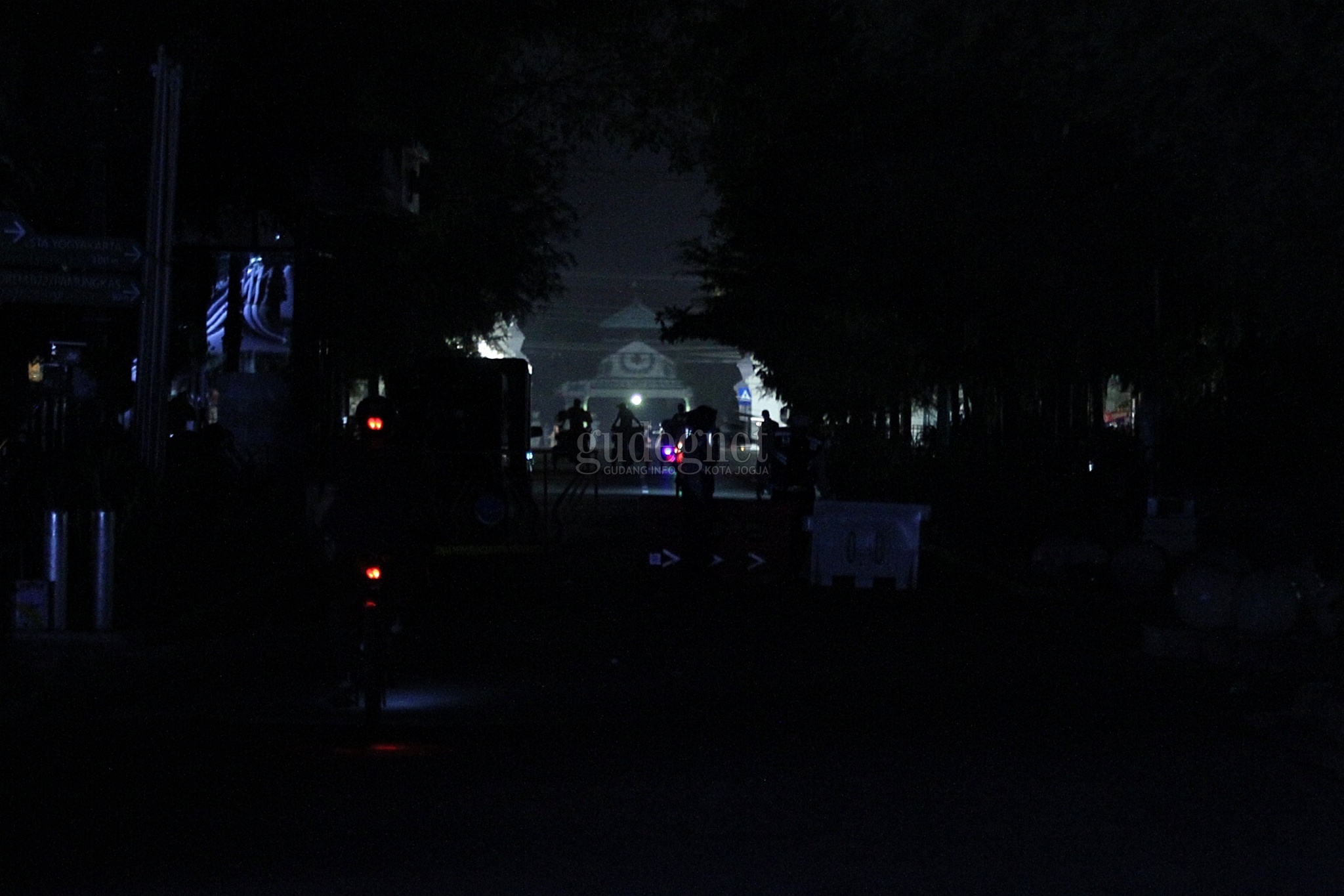 PPKM Darurat, Malioboro Gelap di Malam Hari PPKM Darurat, Malioboro Gelap di Malam Hari