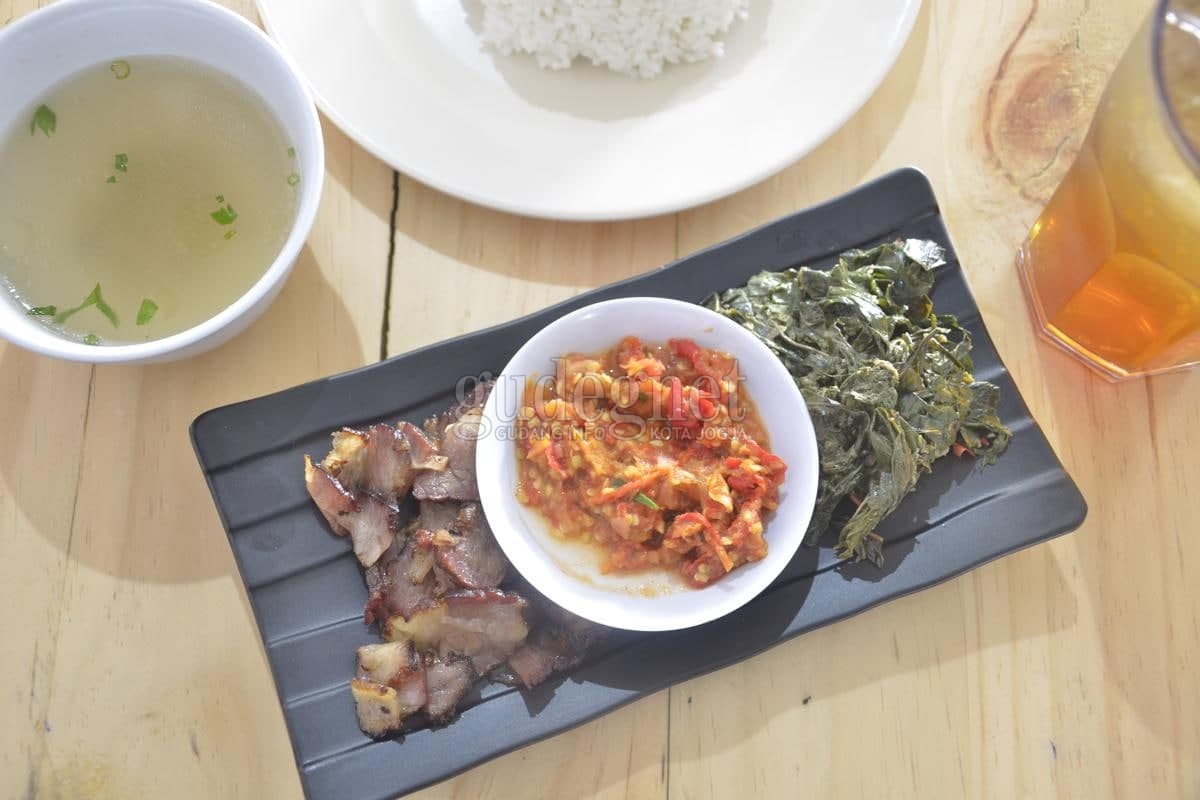 Se'i Sapi Kana Populerkan Masakan Indonesia Timur Lewat Digitalisasi Se'i Sapi Kana Populerkan Masakan Indonesia Timur Lewat Digitalisasi
