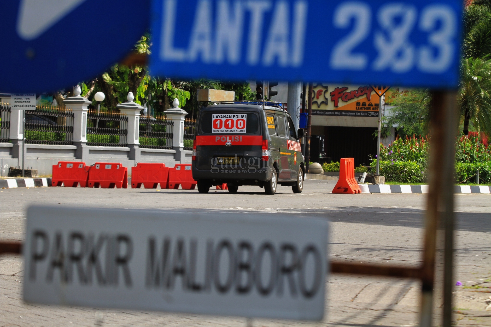 Akses Menuju Malioboro Dibuka Sebagian Akses Menuju Malioboro Dibuka Sebagian