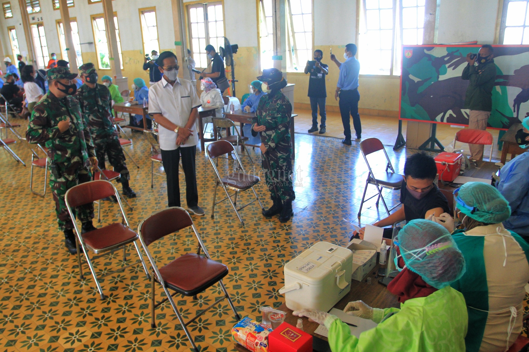 Sultan: Vaksinasi, Langkah Strategis Menekan Angka Positif Covid-19 Sultan: Vaksinasi, Langkah Strategis Menekan Angka Positif Covid-19