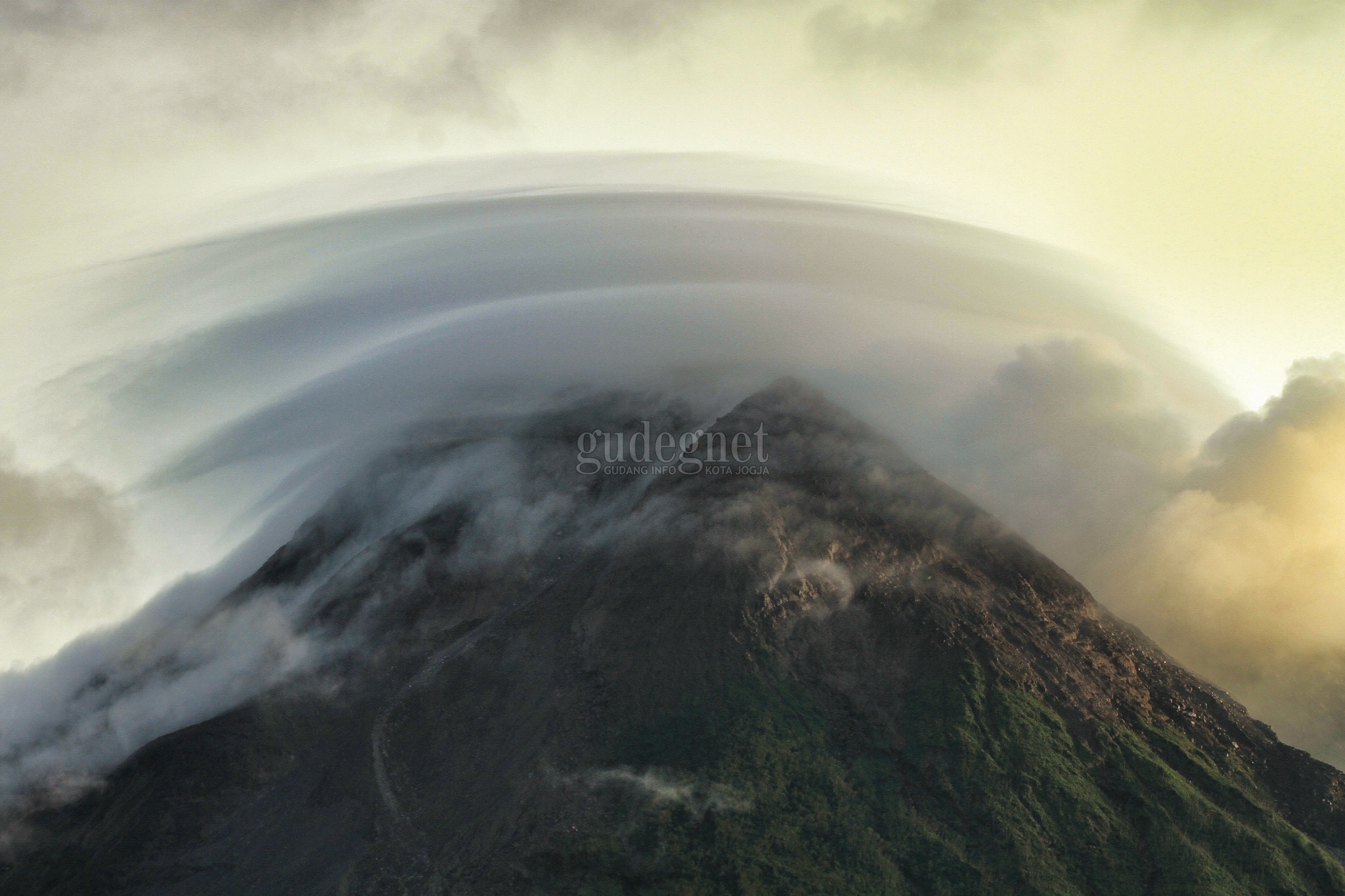 Gunung Merapi Alami 10 Kali Gempa Tektonik Pada Pekan Ini Gunung Merapi Alami 10 Kali Gempa Tektonik Pada Pekan Ini