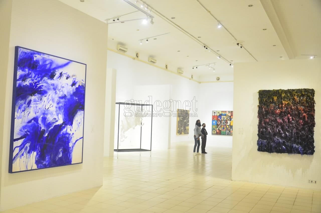 Menyimak Kabar Seni Rupa dalam Pameran ‘Warta’ Menyimak Kabar Seni Rupa dalam Pameran ‘Warta’