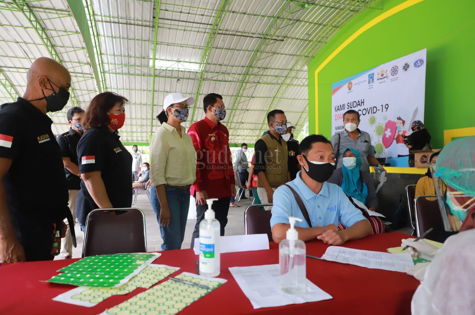 Kadin Vaksinasi 1.000 Pelaku Usaha Sektor Wisata di Tlogo Putri Kadin Vaksinasi 1.000 Pelaku Usaha Sektor Wisata di Tlogo Putri