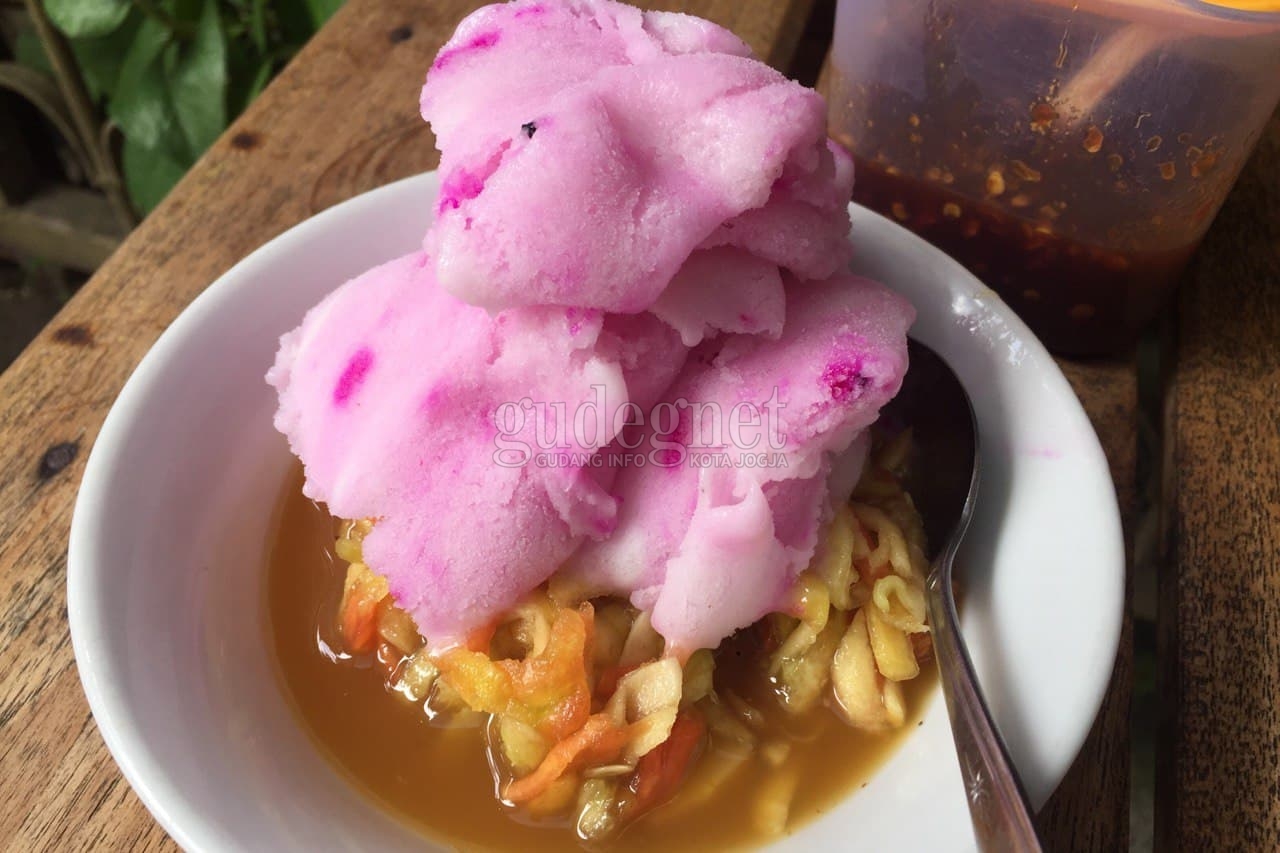 Mencicipi Segarnya Rujak Ice Cream Pak Paino Mencicipi Segarnya Rujak Ice Cream Pak Paino