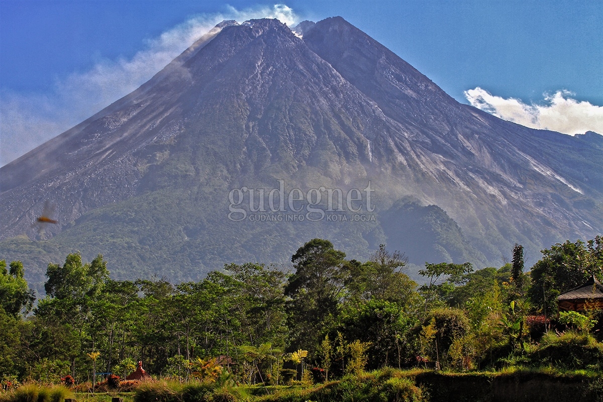 Kubah Lava Barat Daya Merapi Alami Peningkatan Ketinggian