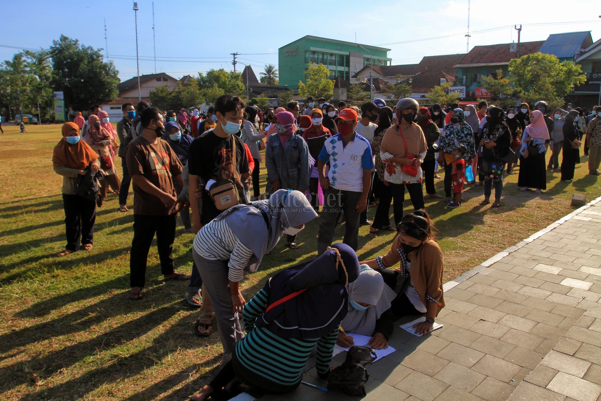 Warga Serbu Angkringan Vaksinasi di Paseban Bantul Warga Serbu Angkringan Vaksinasi di Paseban Bantul