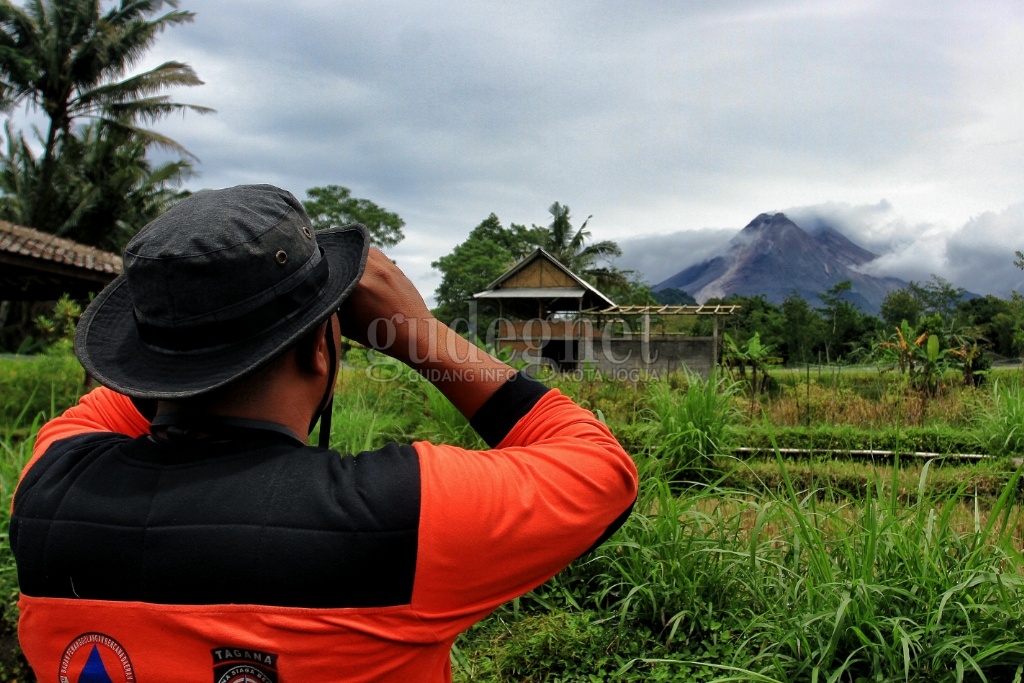 Merapi Keluarkan 141 Kali Guguran Lava Pijar Selama Sepekan Merapi Keluarkan 141 Kali Guguran Lava Pijar Selama Sepekan