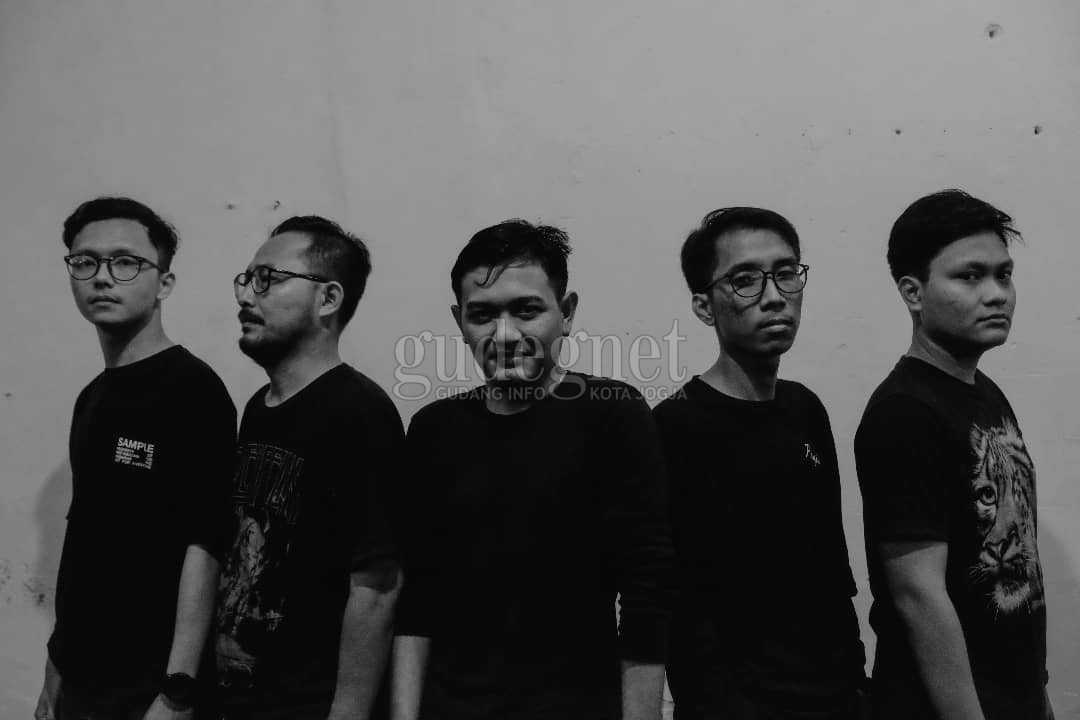 Ahat Luncurkan Mini Album Perdana ''Hari'' Ahat Luncurkan Mini Album Perdana ''Hari''