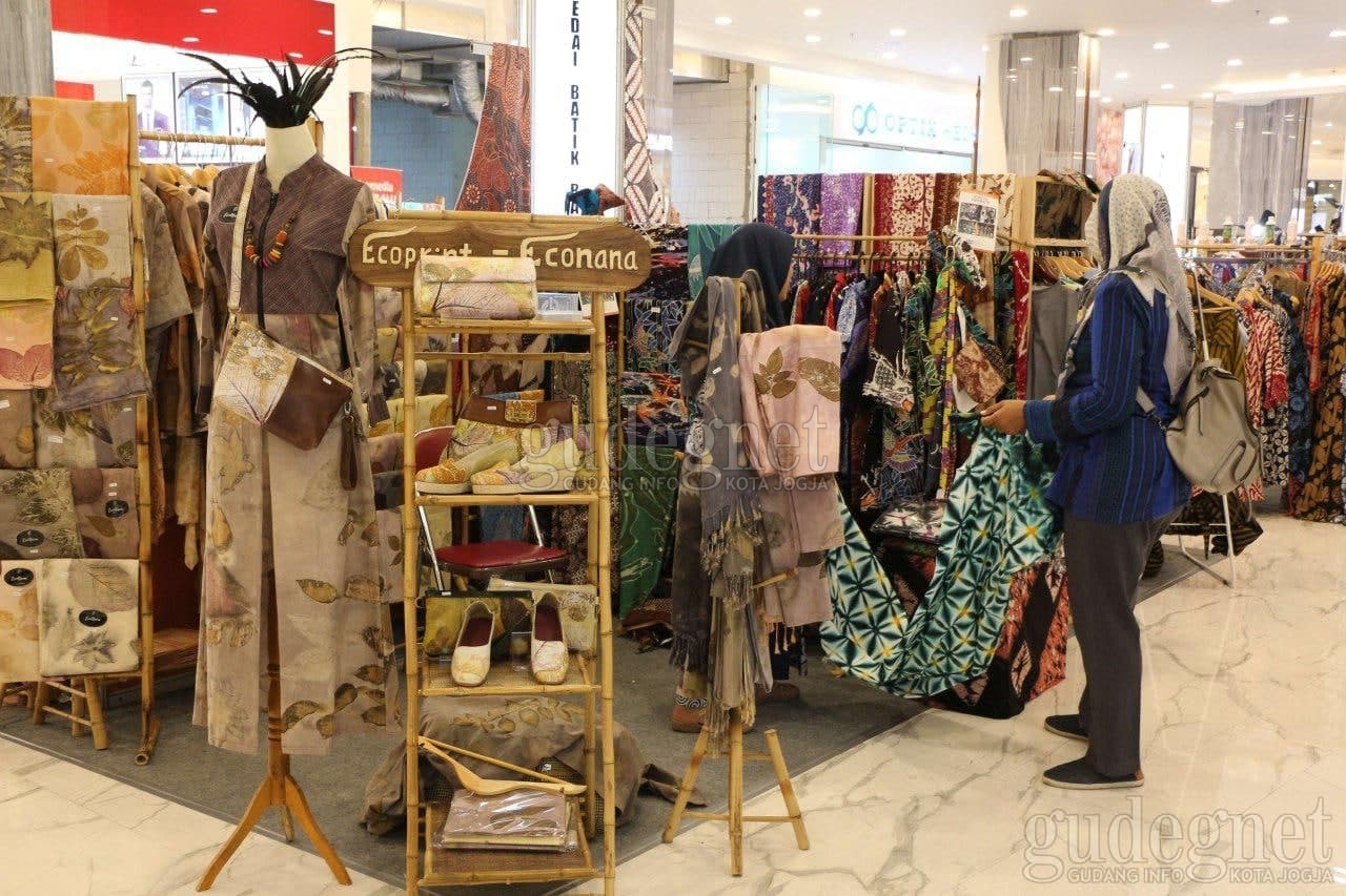 Peringati Hari Batik Nasional, Malioboro Mall Gelar Pameran Batik Peringati Hari Batik Nasional, Malioboro Mall Gelar Pameran Batik