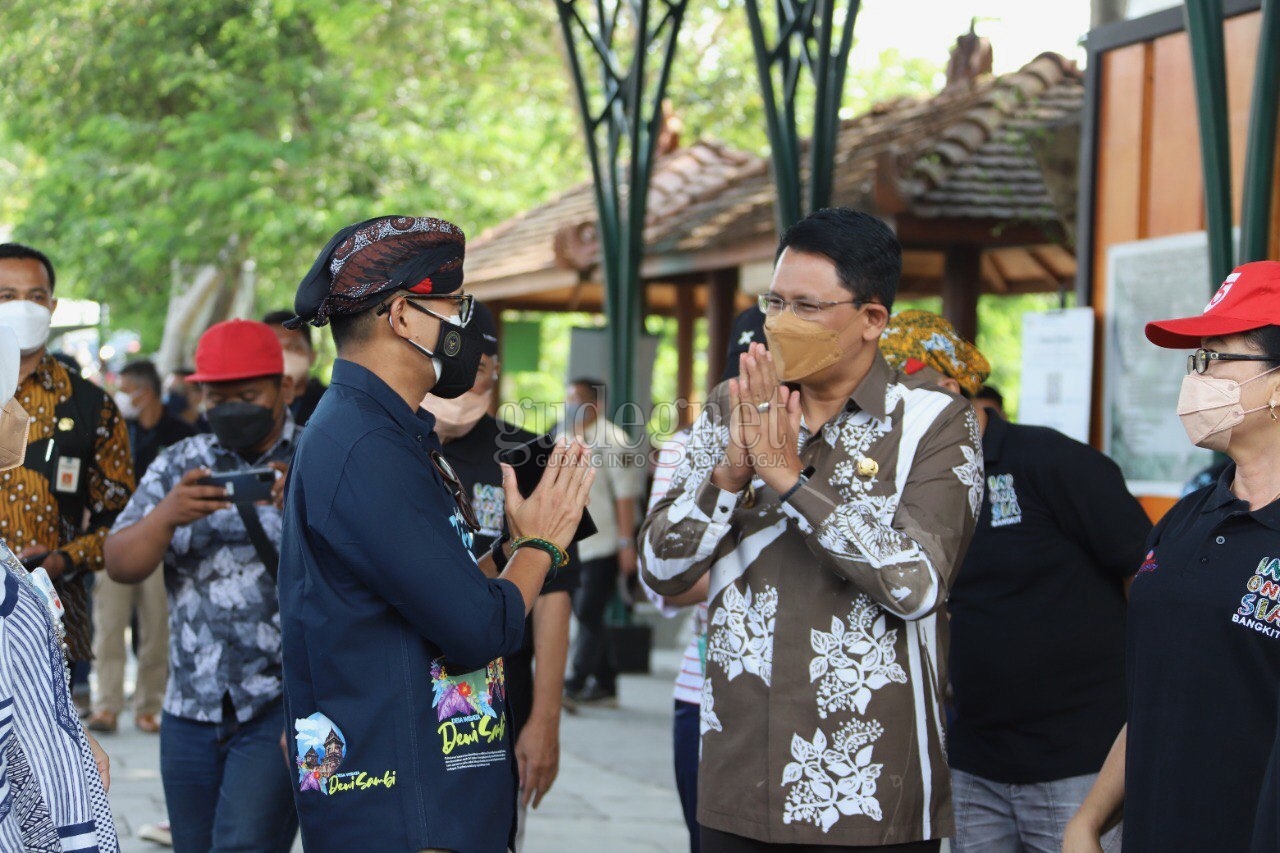 Menteri Parekraf Sandiaga Uno Kunjungi Tebing Breksi Menteri Parekraf Sandiaga Uno Kunjungi Tebing Breksi