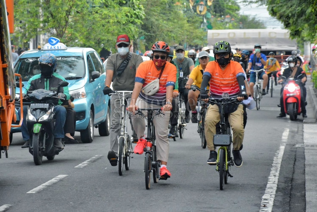 Walikota Se-Indonesia Gowes Bareng Telusuri Rute Sepeda Njeron Beteng Walikota Se-Indonesia Gowes Bareng Telusuri Rute Sepeda Njeron Beteng