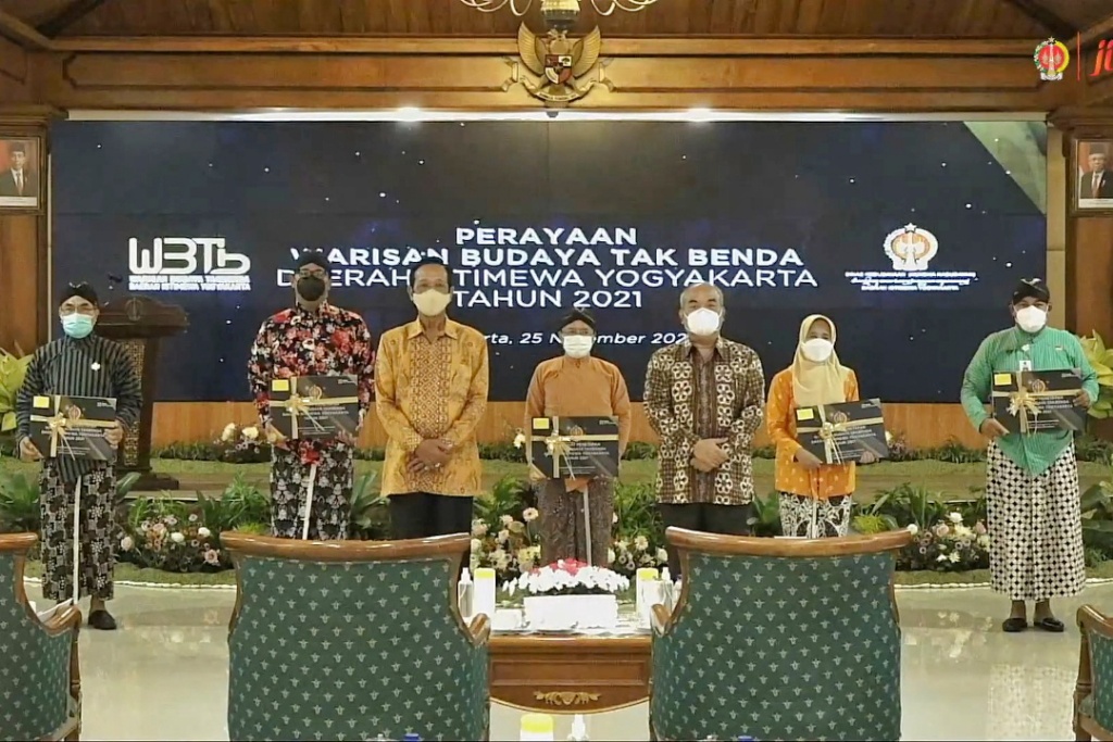 44 Sertifikat Warisan Budaya Takbenda Diserahkan Kepada Kepala Daerah DIY 44 Sertifikat Warisan Budaya Takbenda Diserahkan Kepada Kepala Daerah DIY