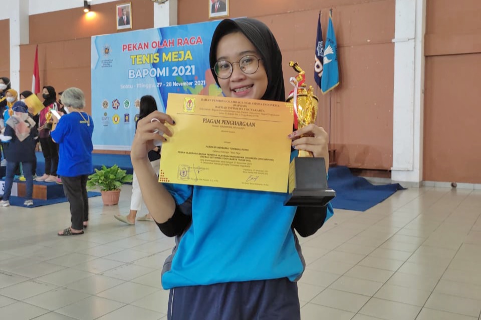 Zukha Ayu Nadhifa, Mahasiswi UCY Raih Juara 3 Tenis Meja POR BAPOMI DIY 2021 Zukha Ayu Nadhifa, Mahasiswi UCY Raih Juara 3 Tenis Meja POR BAPOMI DIY 2021