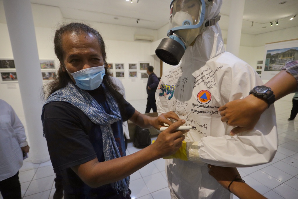 Nasirun dan Wawali Yogyakarta Hadiri Pameran 'Pageblug' Covid-19 di BBY Nasirun dan Wawali Yogyakarta Hadiri Pameran 'Pageblug' Covid-19 di BBY