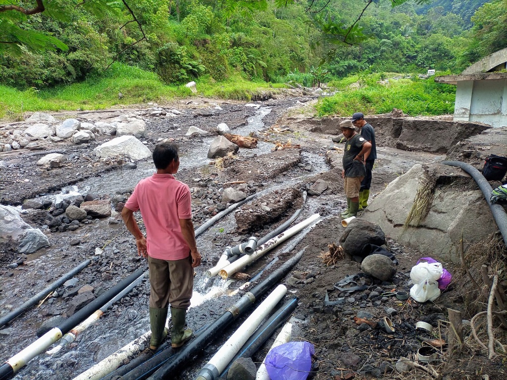 Pemkab Sleman Perbaiki Pipa Air Bersih yang Rusak Akibat Banjir Lahar Merapi Pemkab Sleman Perbaiki Pipa Air Bersih yang Rusak Akibat Banjir Lahar Merapi