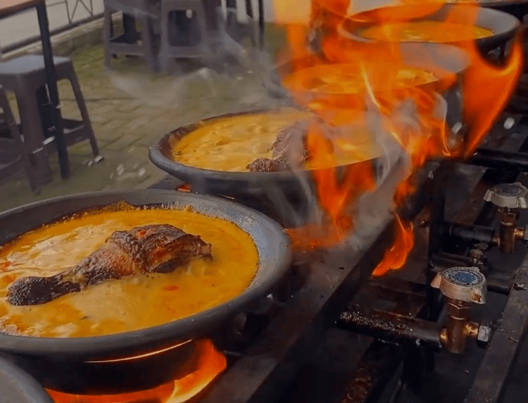 Uniknya Mangut Lele &lsquo;Hotplate&rsquo; Pak Gianto
