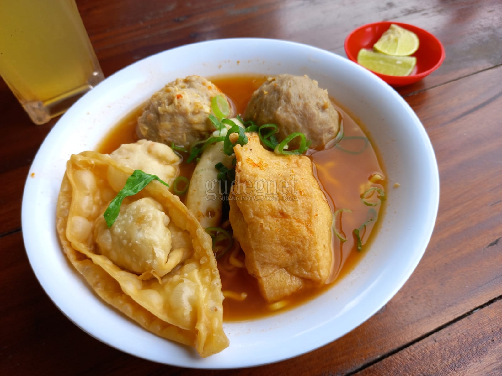 Bakso Cenghar Mak Nai, Bakso Prasmanan dengan Kuah Pedas Bakso Cenghar Mak Nai, Bakso Prasmanan dengan Kuah Pedas