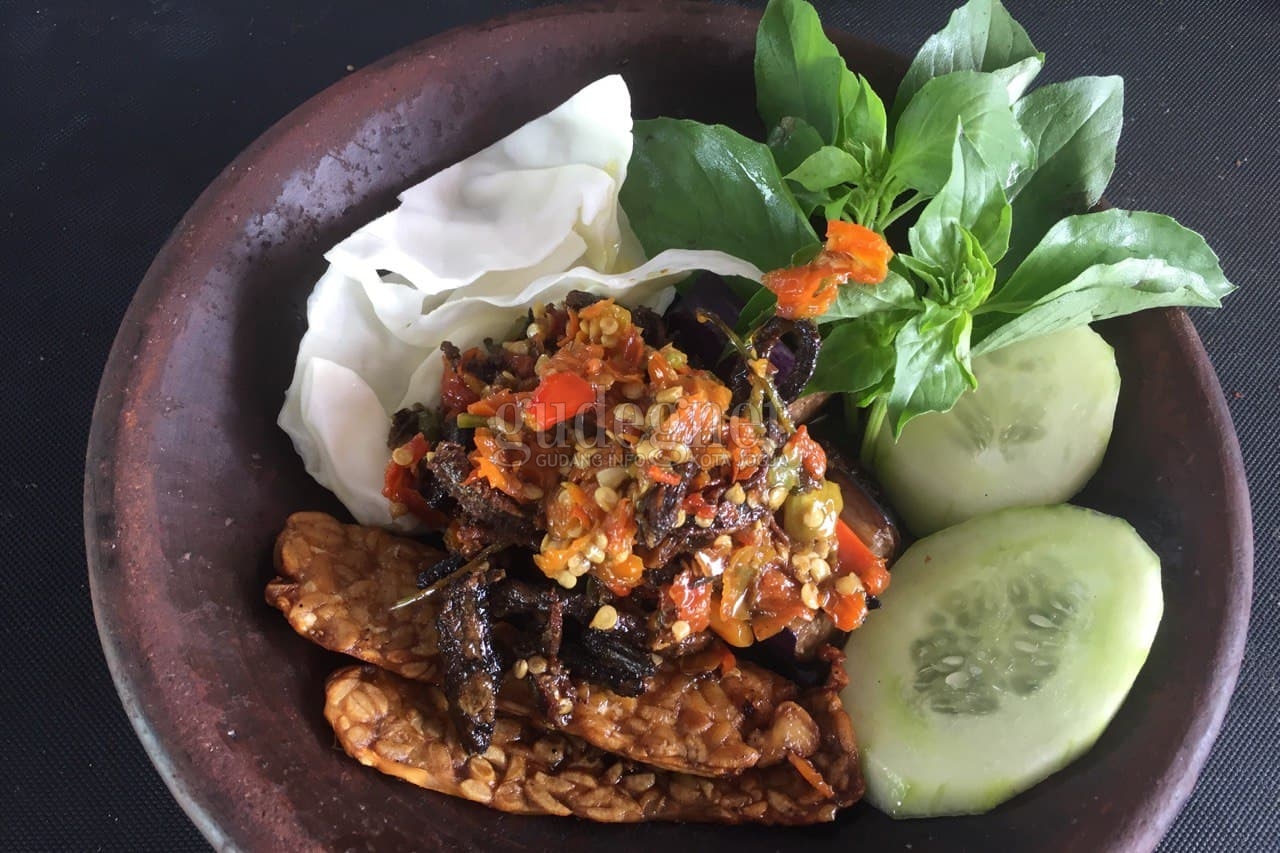 Sambel Belut Pak Wardi, Kuliner Pedas di Pinggir Sawah Sambel Belut Pak Wardi, Kuliner Pedas di Pinggir Sawah