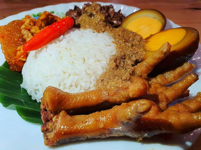 Lesehan Bubur Ayam & Gudeg Ceker Bagong, Andalan Saat Lapar Tengah Malam Lesehan Bubur Ayam & Gudeg Ceker Bagong, Andalan Saat Lapar Tengah Malam