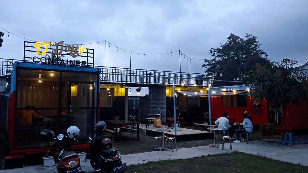 Kulineran Sambil Menikmati View Sawah di D’joyo Container Cafe Kulineran Sambil Menikmati View Sawah di D’joyo Container Cafe