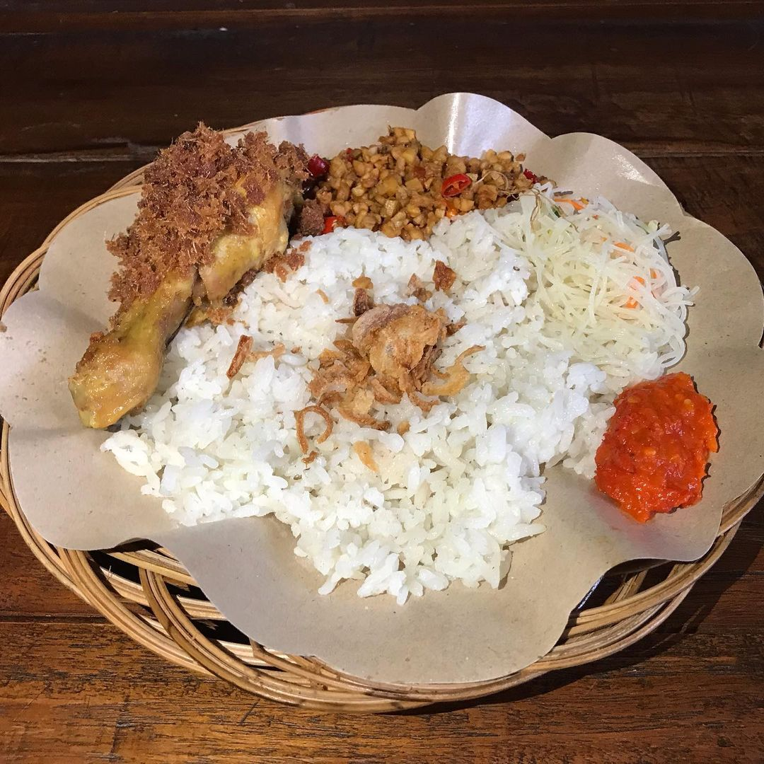 Nasi Uduk Ajeb, Buka Sampai Malam dengan Pilihan Lauk Lengkap Nasi Uduk Ajeb, Buka Sampai Malam dengan Pilihan Lauk Lengkap