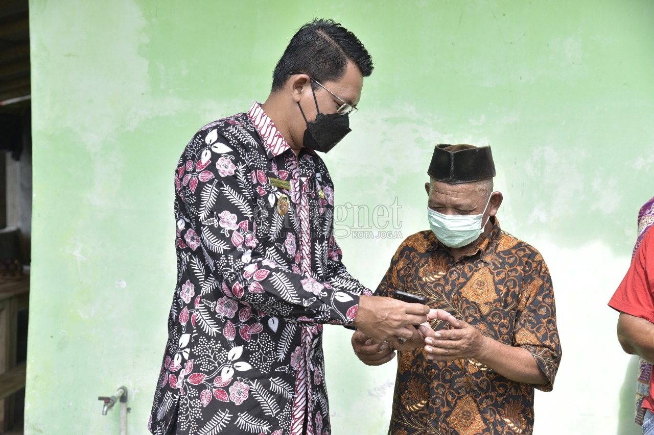 Wabup Sleman Tinjau Sejumlah Lokasi Wifi Gratis Wabup Sleman Tinjau Sejumlah Lokasi Wifi Gratis