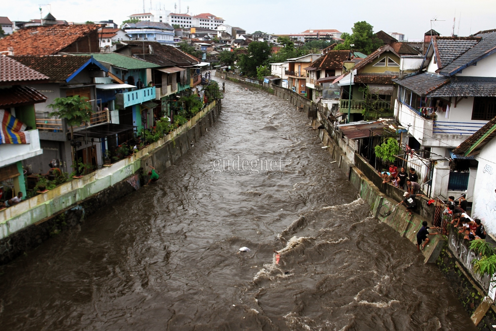 BPBD Imbau Masyarakat Mewaspadai Cuaca Ekstrem BPBD Imbau Masyarakat Mewaspadai Cuaca Ekstrem
