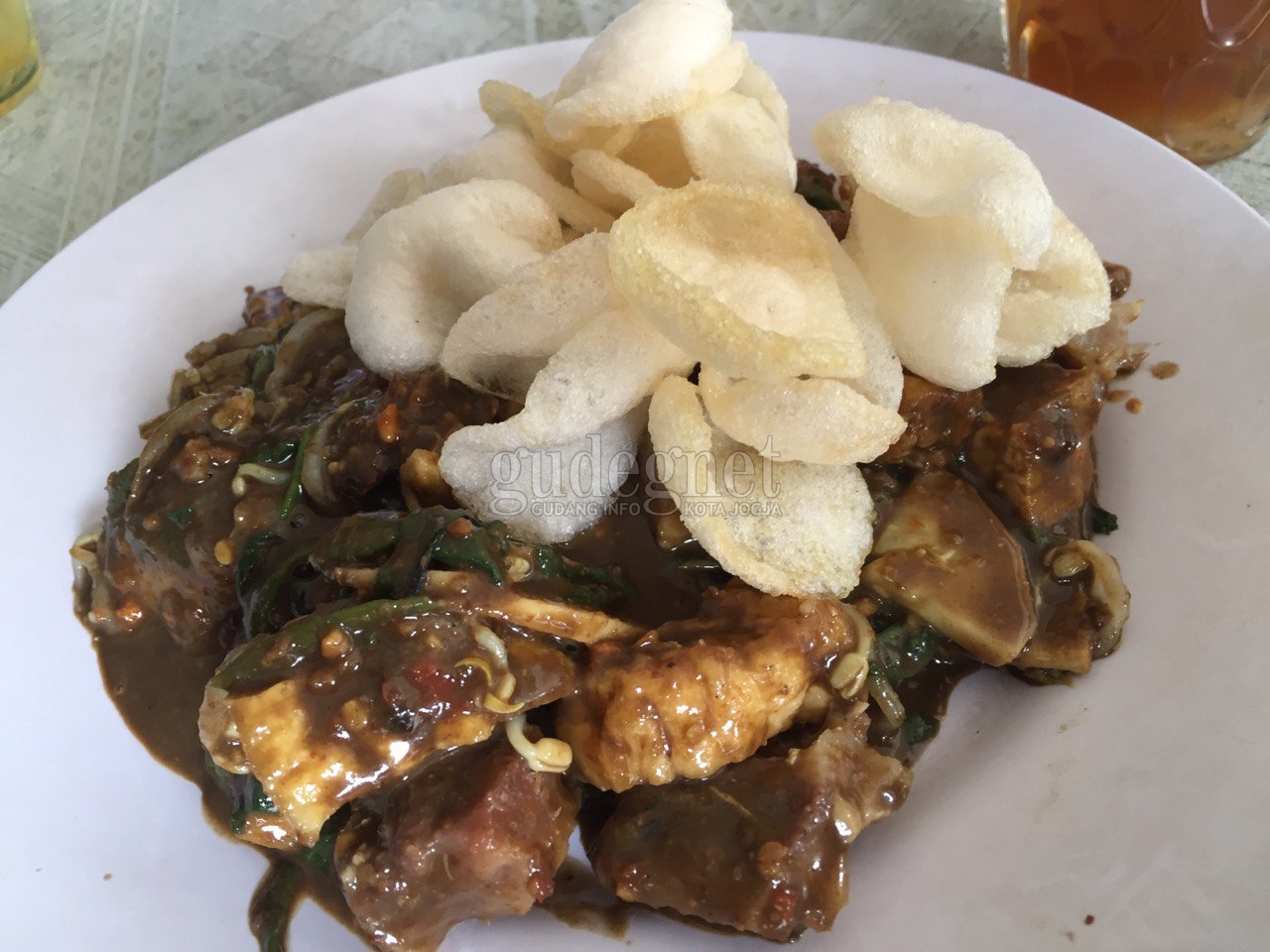 Mencicipi Rujak Cingur Bu Endang yang Gurih Pedas Mencicipi Rujak Cingur Bu Endang yang Gurih Pedas