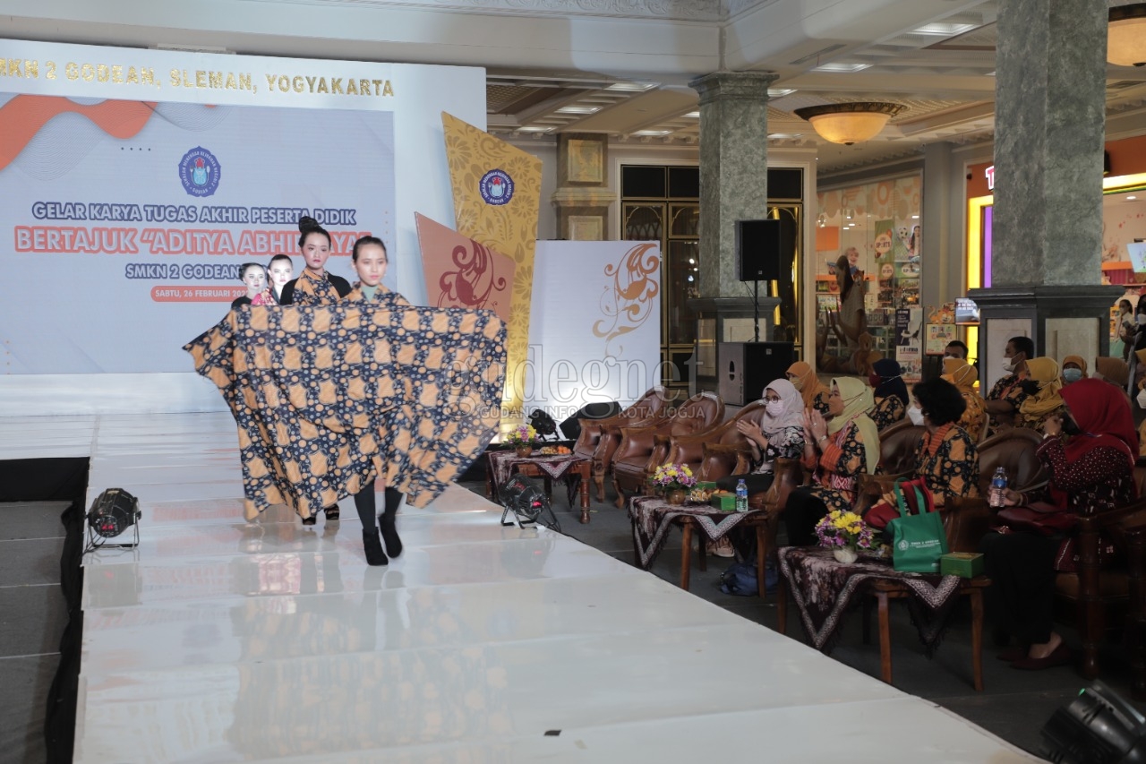 Bupati Sleman Buka Gelar Karya SMKN 2 Godean Bupati Sleman Buka Gelar Karya SMKN 2 Godean