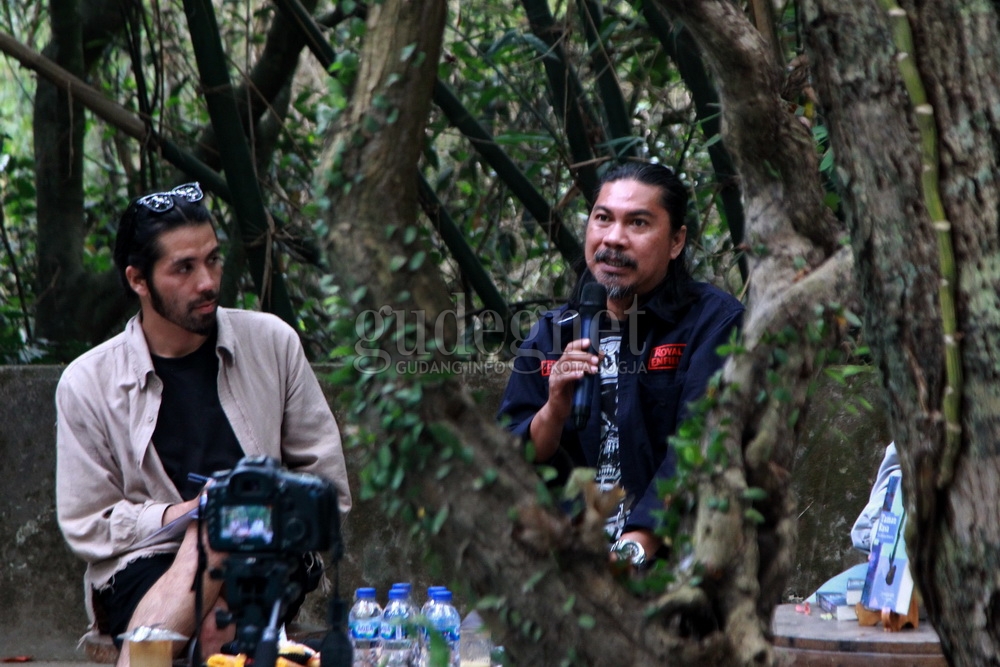 Catatan Perupa Jumaldi Alfi dalam Buku “Taman Rasa” Catatan Perupa Jumaldi Alfi dalam Buku “Taman Rasa”